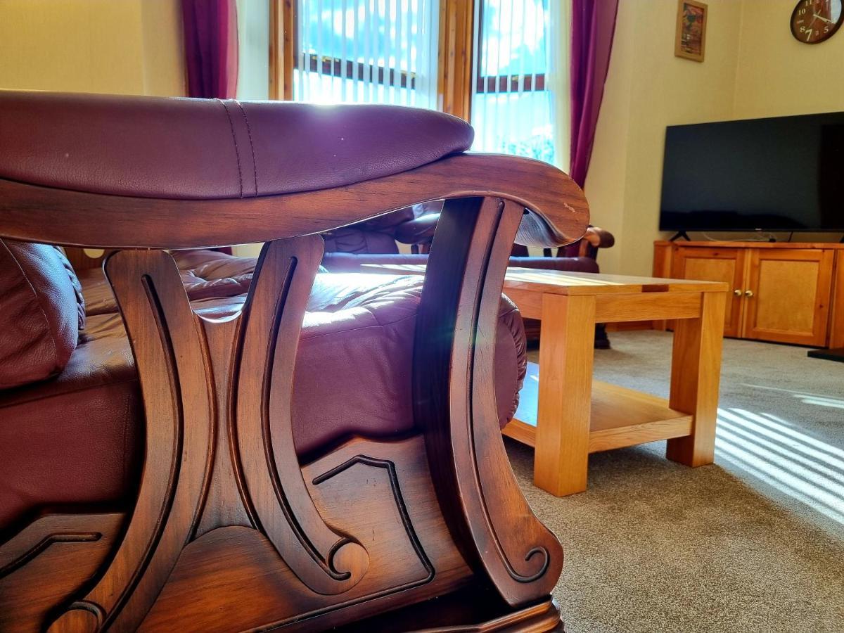 3 Bedroom House Free Parking *